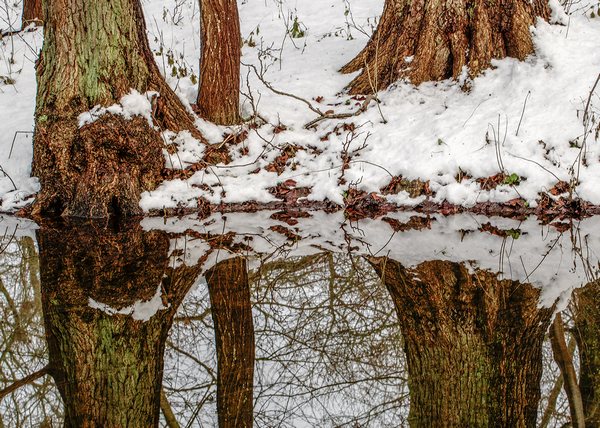 ND-filter 10 stop, long exposure photography. The clear reflection is due to an exposure time of 3 minutes.